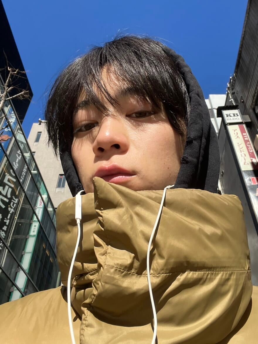 青空の下の小方蒼介