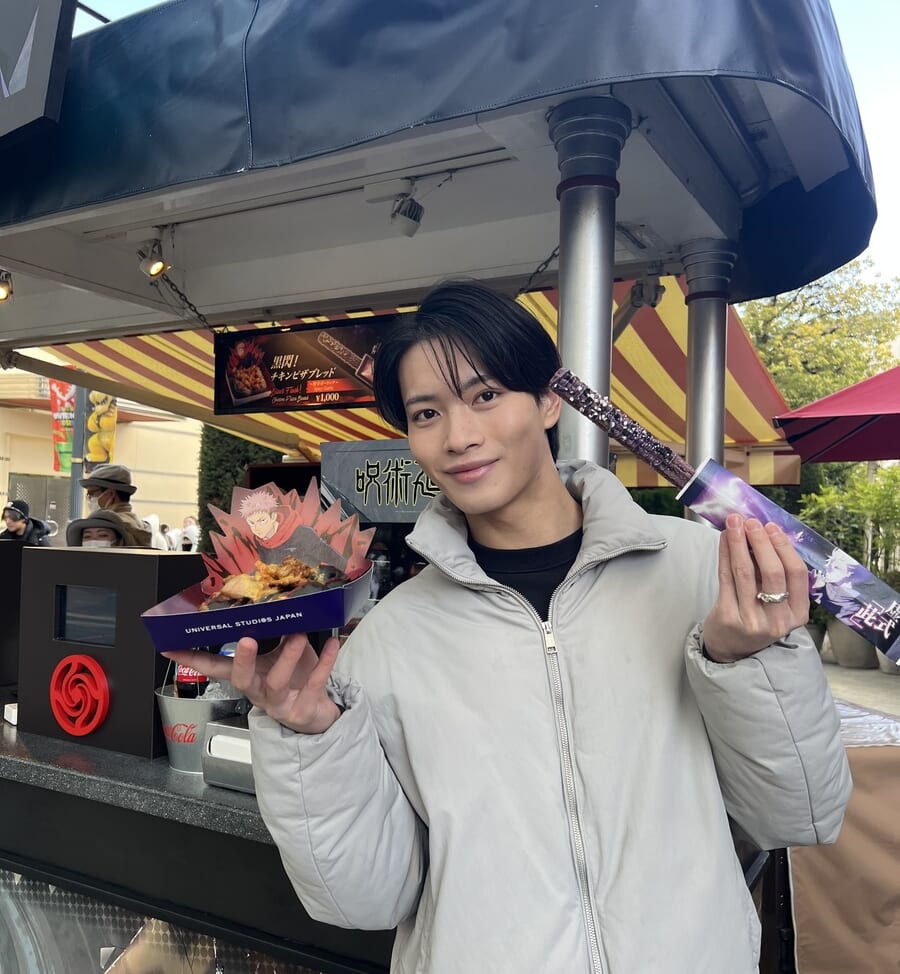 黒閃！チキンピザブレッド〜旨辛ガーリック〜&yen;1,000 虚式「茈」チュリトス〜ミックスベリー味〜&yen;850