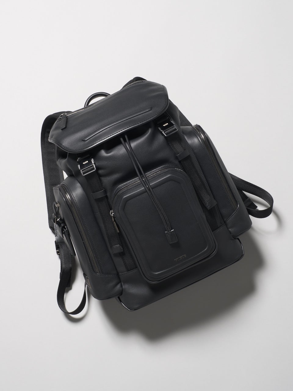 TUMI、黒バックパック