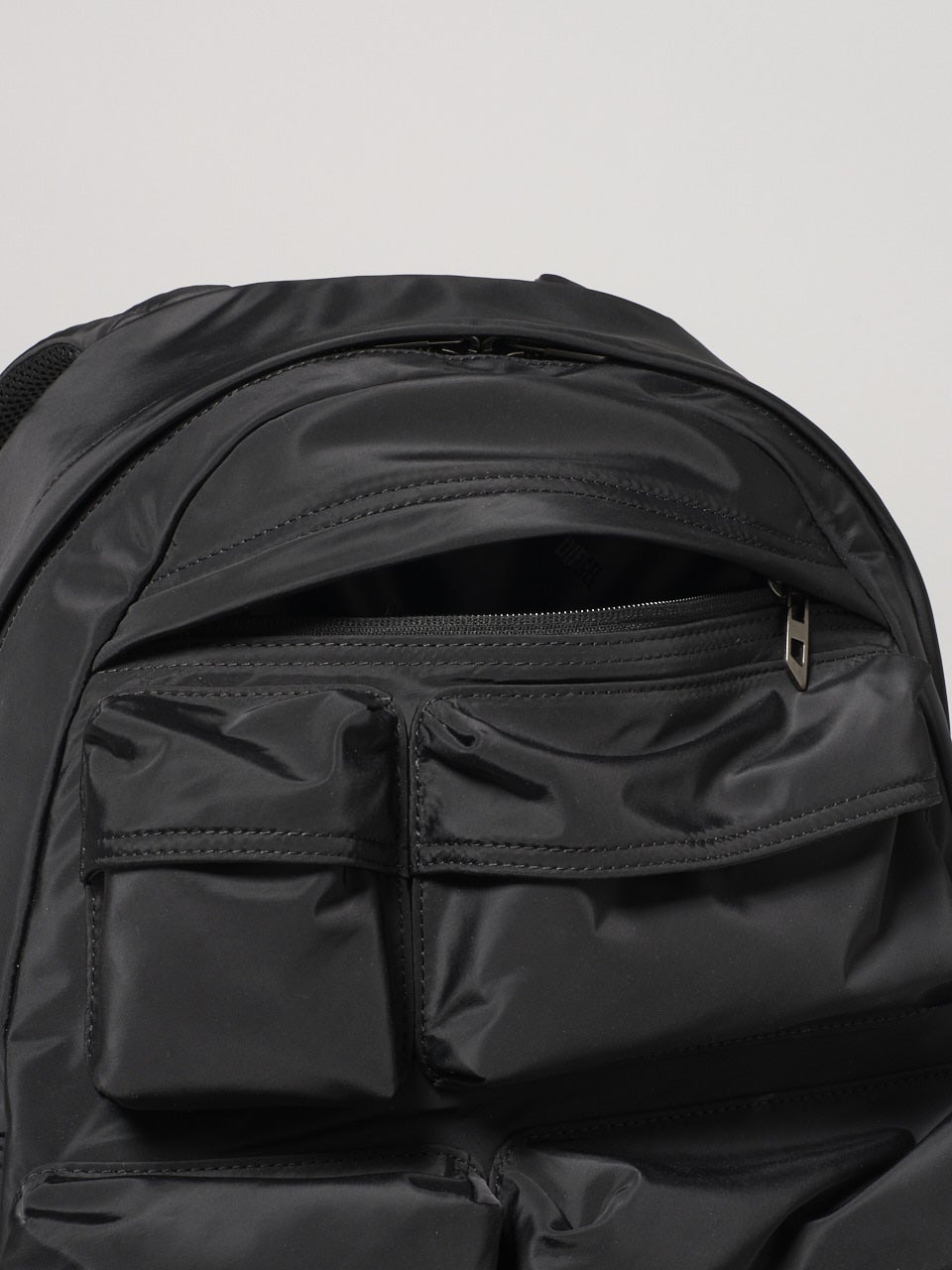 ディーゼル、黒バックパック、フロントジップ
