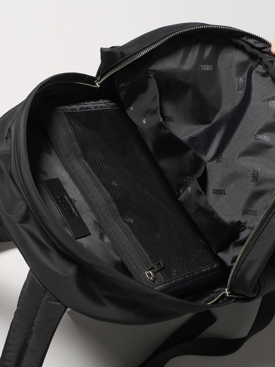 ディーゼル、黒バックパック、内側