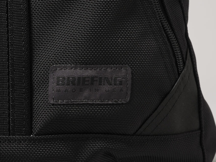 無骨さをミニマルに。ソリッドに進化した「ブリーフィング」の黒いトートバッグが気になる！[BRIEFING]