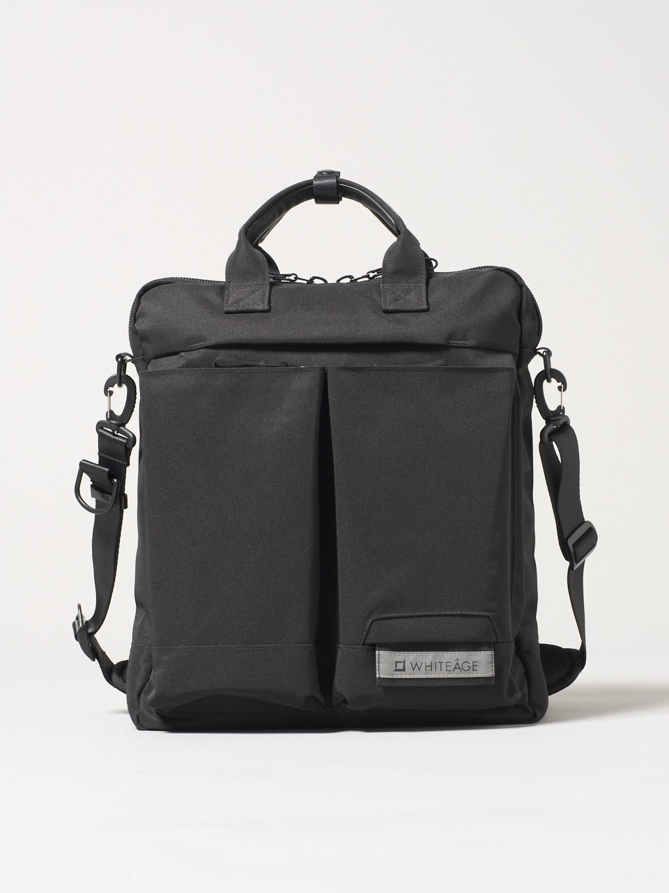 ホワイタージュ、黒トートバッグ