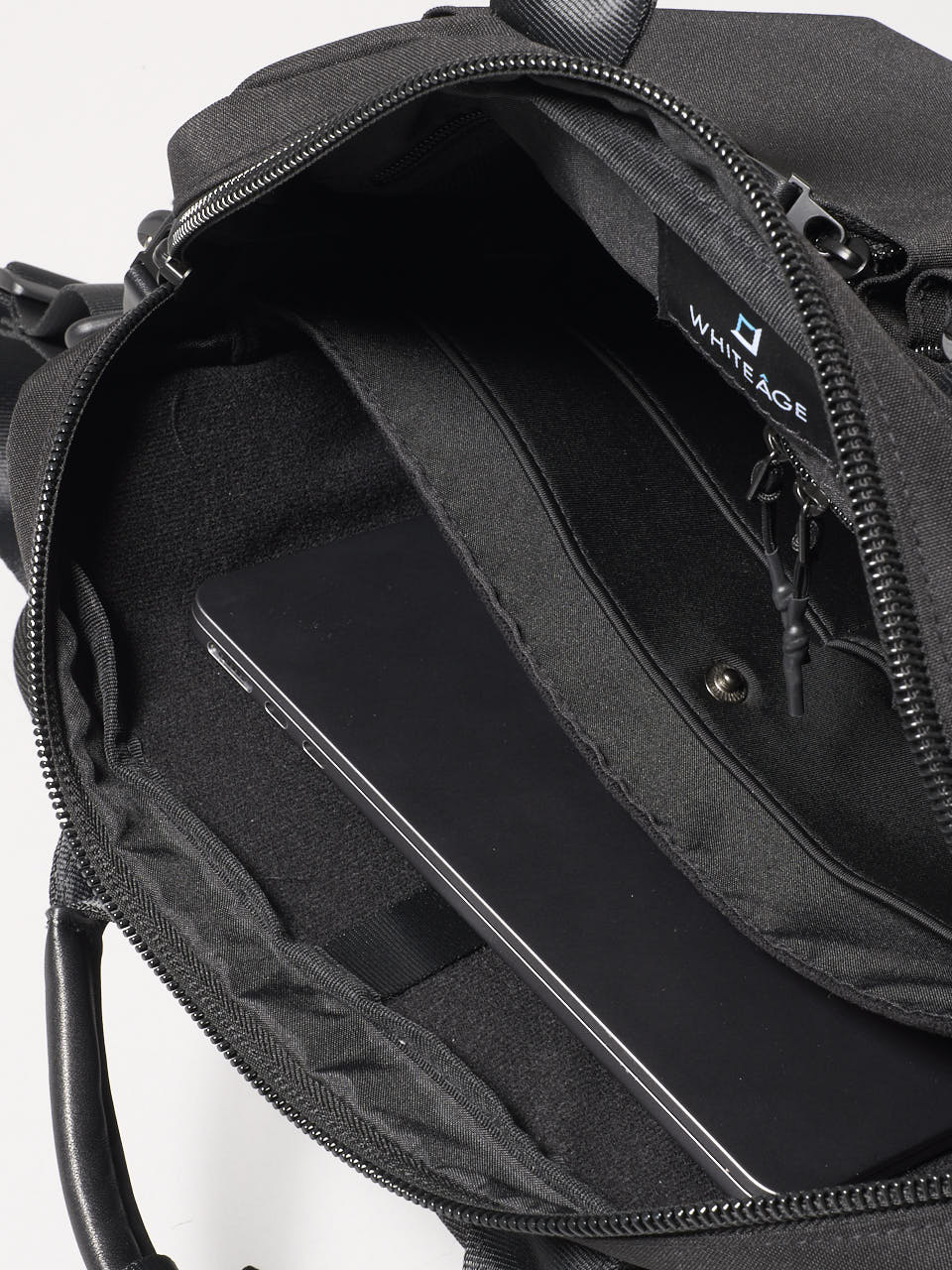 ホワイタージュ、黒トートバッグ、PCポケット