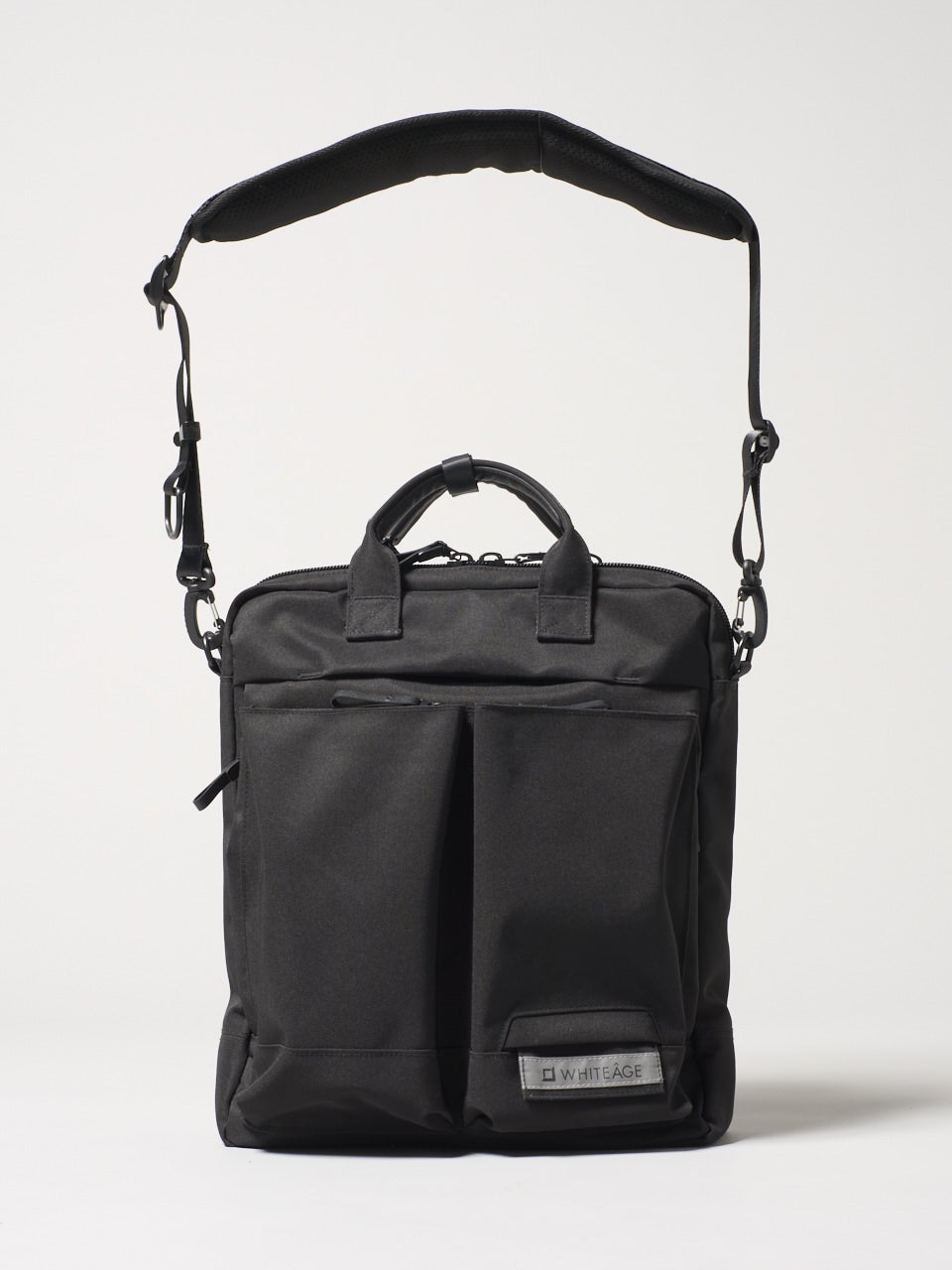 ホワイタージュ、黒トートバッグ、ショルダー