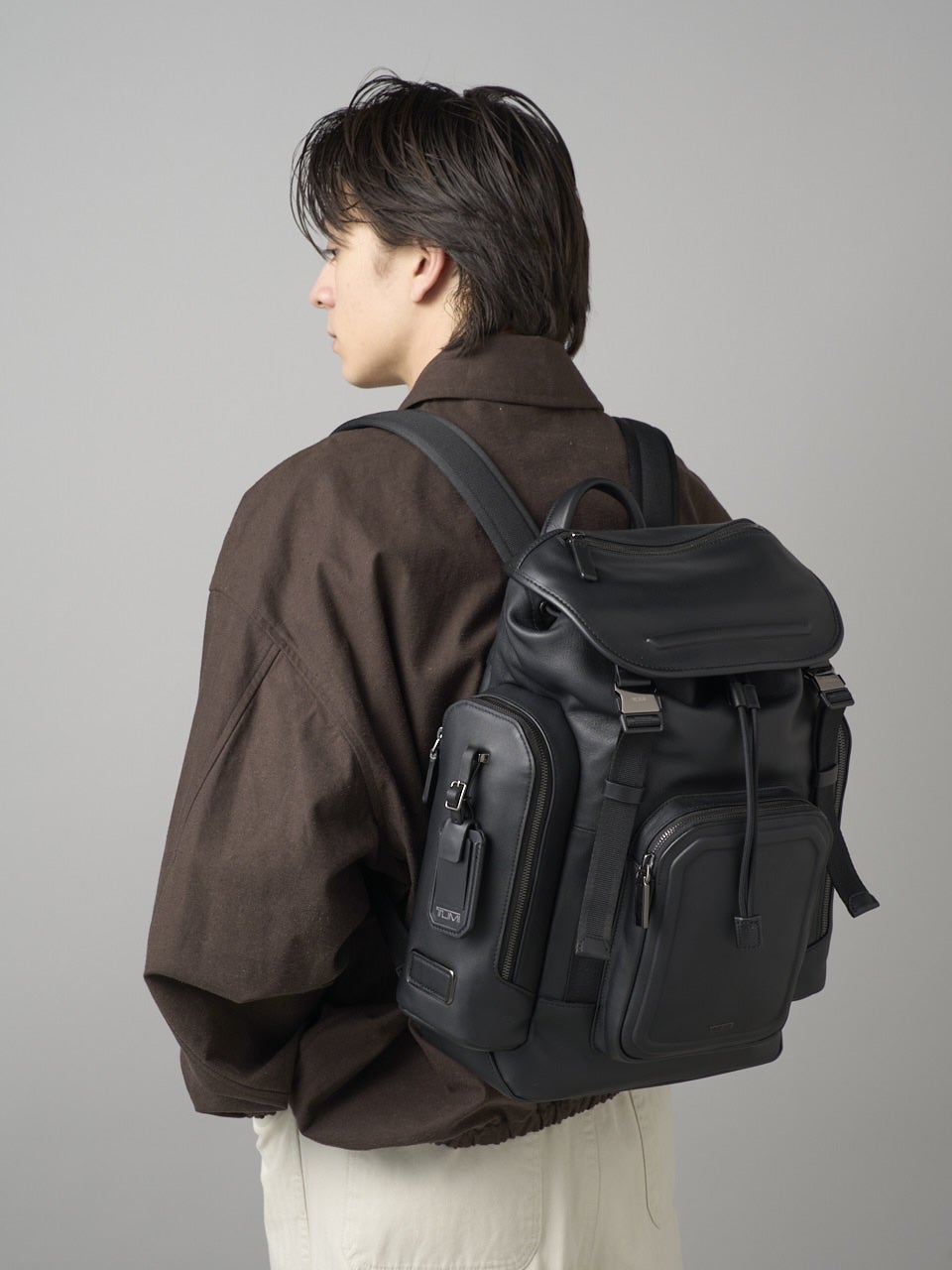 TUMI、黒バックパック、モデルカット、松岡光