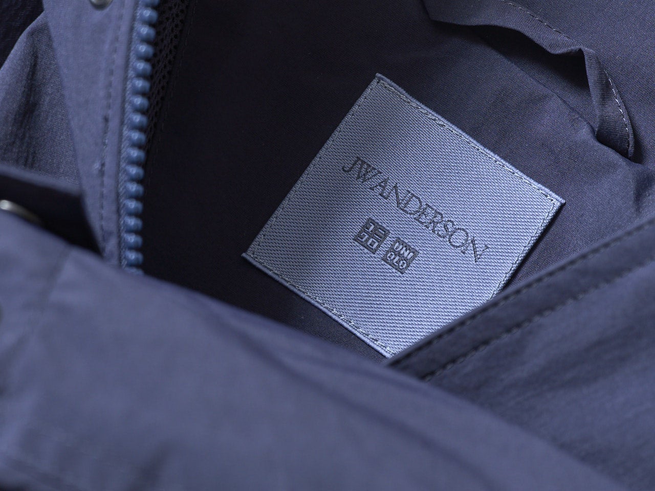 【ユニクロコラボ】人気デザイナーが手がけるアイテムをお手頃価格で。2026年春夏新作を服好きモデルが試着＆本音レビュー！[UNIQLO and JW ANDERSON]／アウター＆トップス編