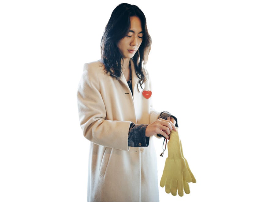 グローブを試着する籠宮壮太朗