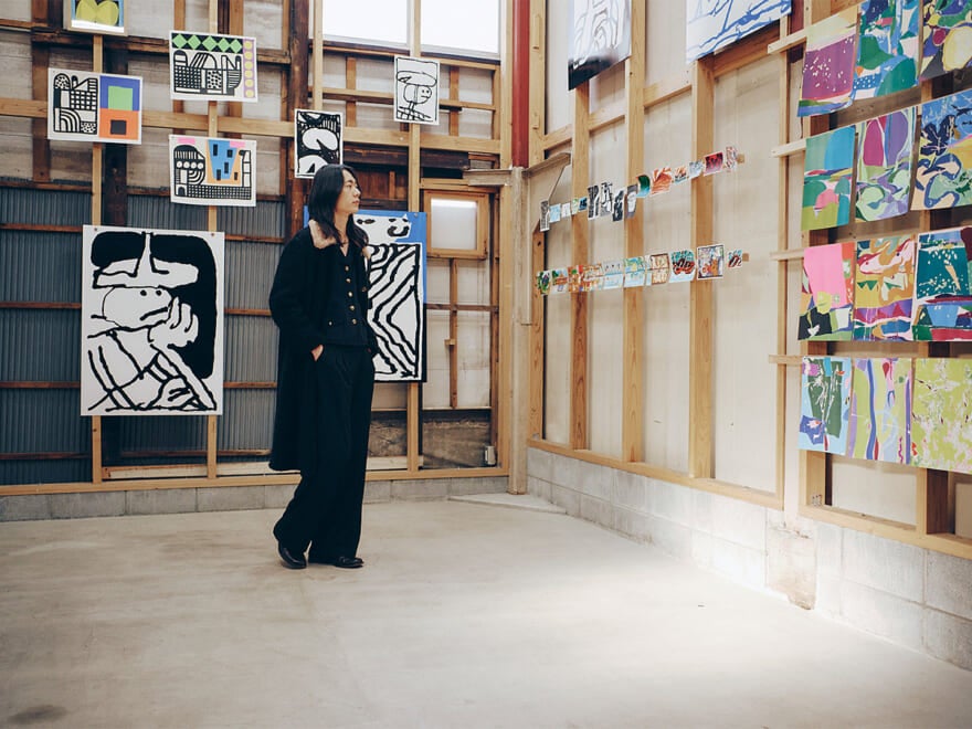 VOU内を見て回る籠宮壮太朗