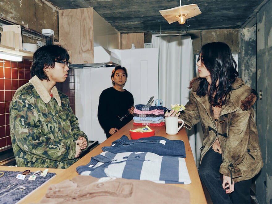 arch.店内で談笑する籠宮壮太朗