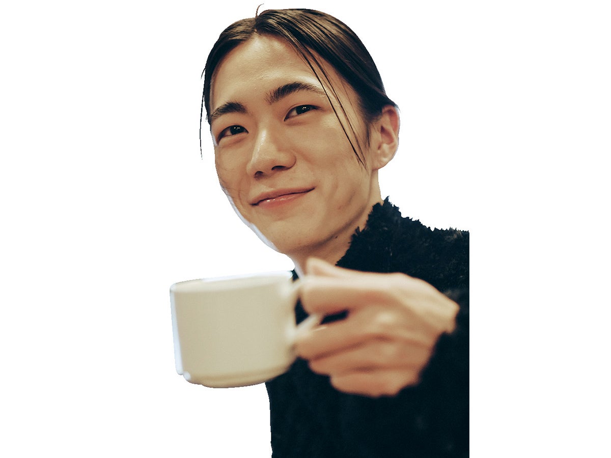 ドリンクを飲む籠宮壮太朗