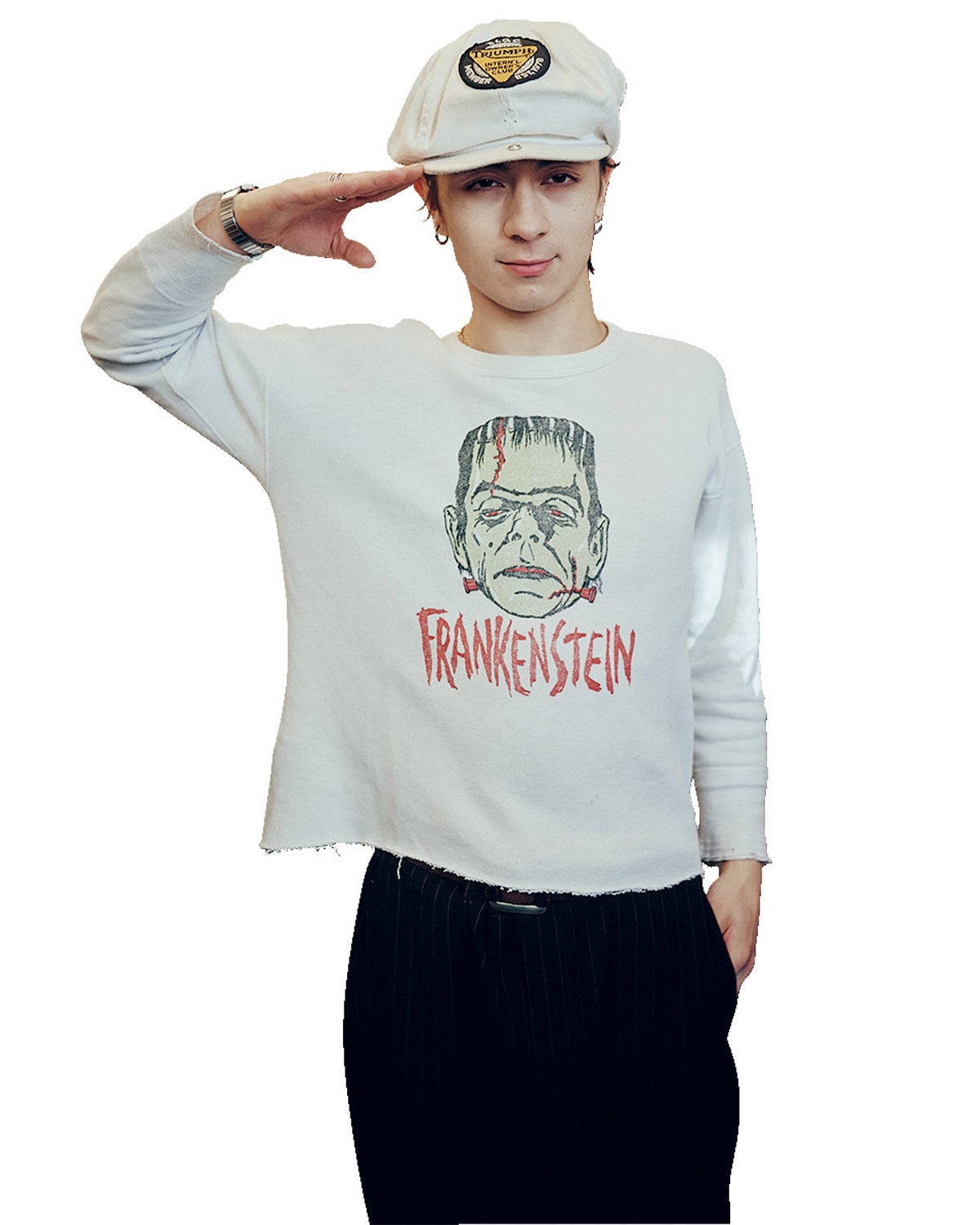 敬礼する松岡 光