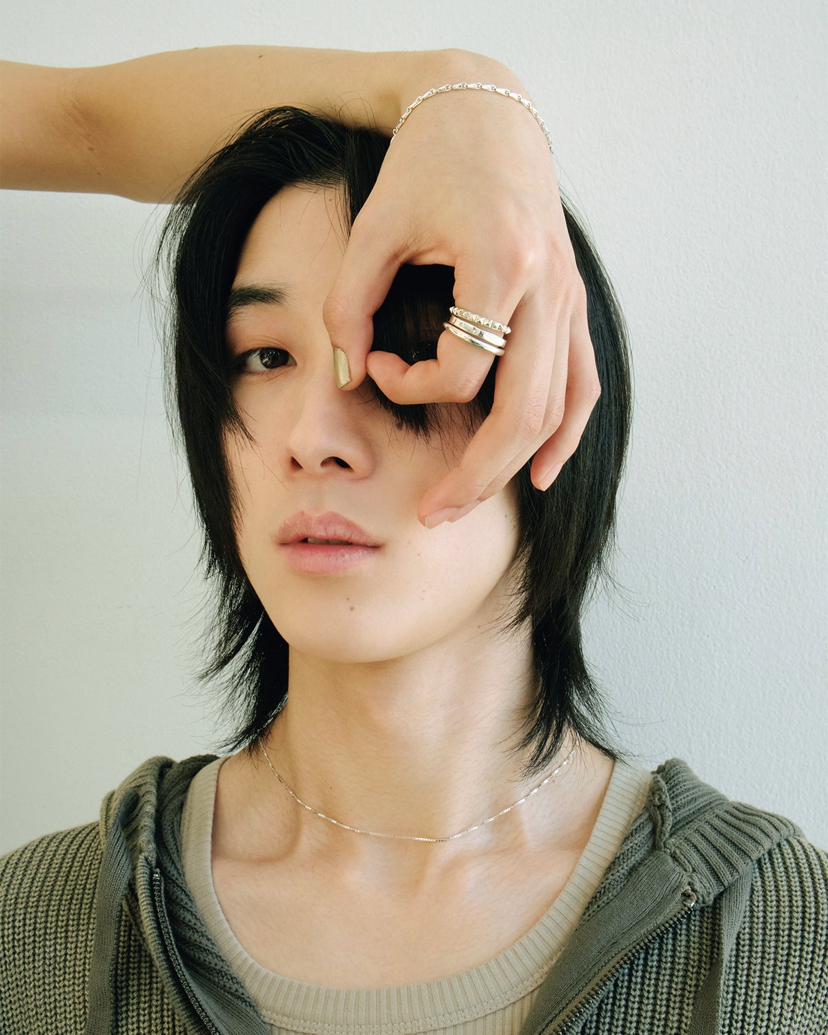 XOLO JEWELRYの3リング、UNUSEDのネックレス、I&rsquo;M OKのブレスレット