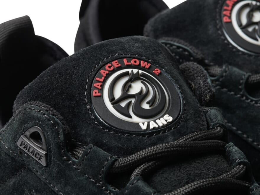 「PALACE (パレス)」と「ヴァンズ」がコラボスニーカー「Vans Low 2 by PALACE」を発売!独自のストリート感が融合した1足に!