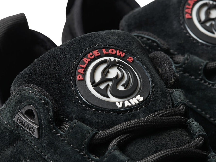 「PALACE  (パレス)」と「ヴァンズ」がコラボスニーカー「Vans Low 2 by PALACE」を発売！独自のストリート感が融合した１足に！