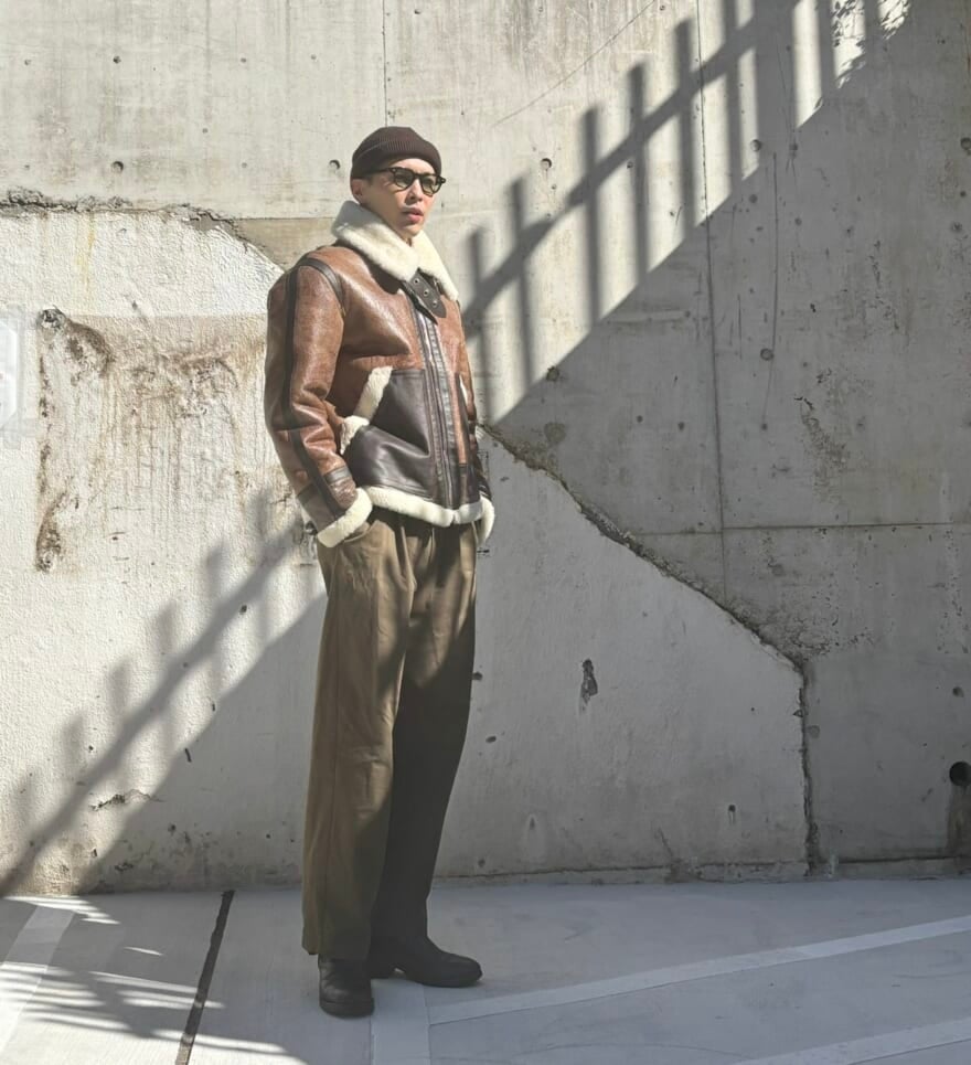 フライトジャケットを着た守屋光治