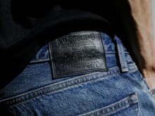 この「リーバイス®」は格が違う。「シップス」限定デニムはモダンな素材使いと洗練のシルエットがプレミアム！