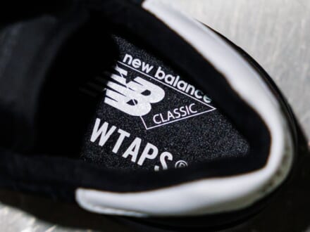 完売必至の“コラボブラック”！「ニューバランス」×「ダブルタップス」は名作“1300”を再構築した大人スニーカー！