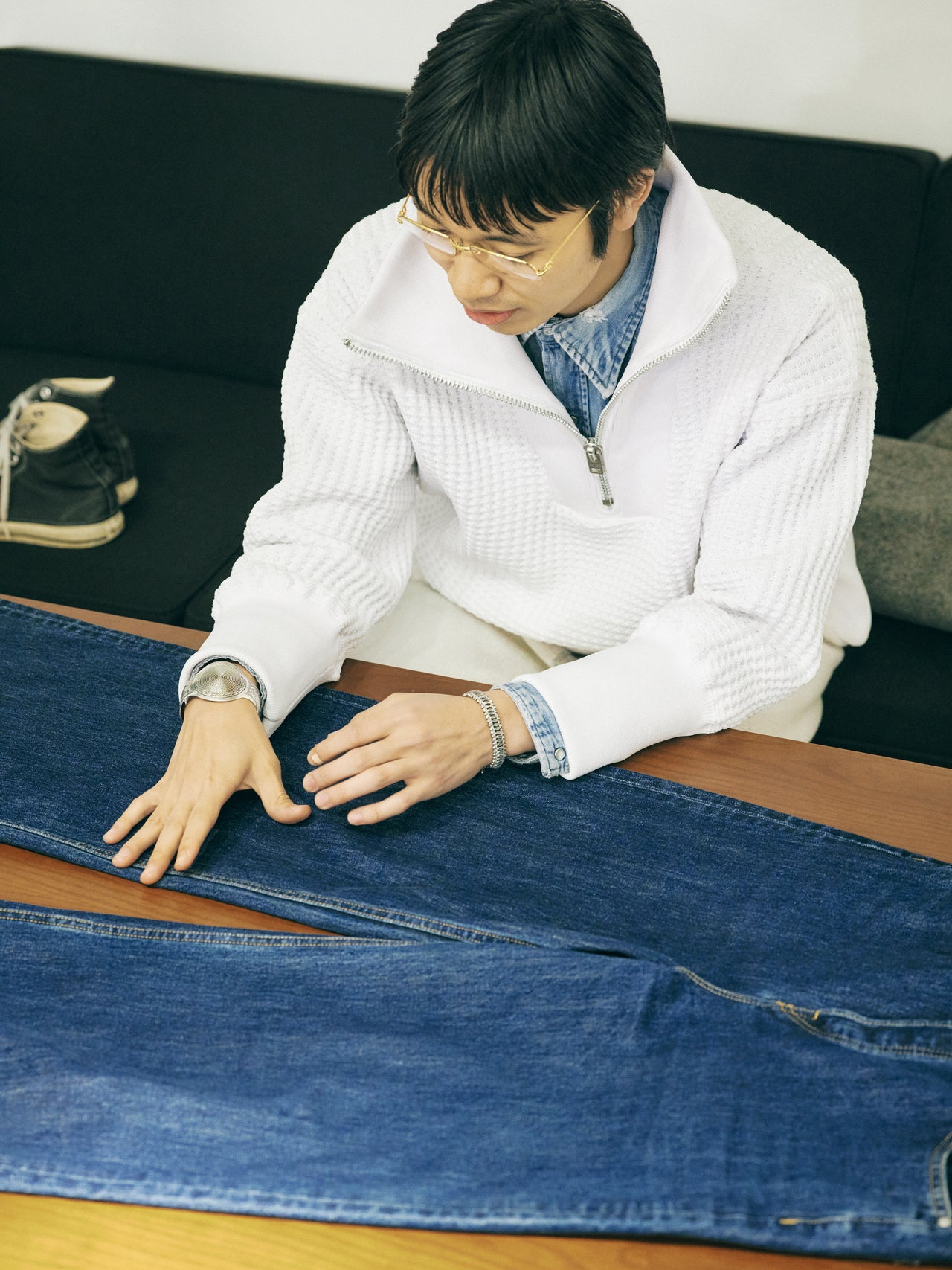 オシャレな人が買ってよかった〈erEvan〉のデニムパンツと西尾さん