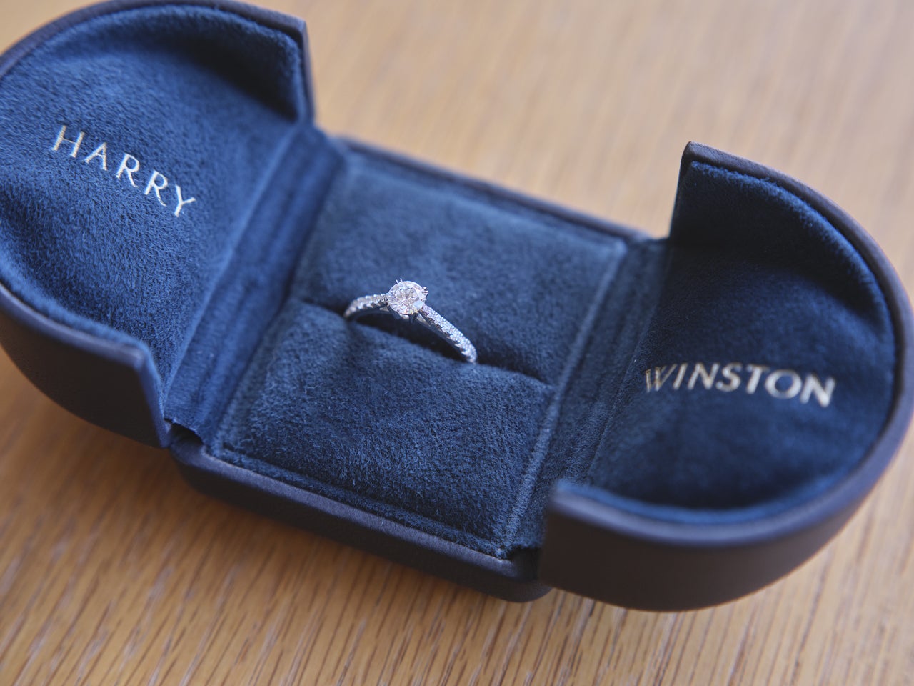 リング「ブリリアント・ラブ・エンゲージメントリング」PT&times;ダイヤモンド￥1,804,000〜[センターダイヤモンド0.5ct～]／ハリー・ウィンストン