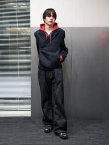 [松岡 光] 即購入の「プーマ」と「ガディット アノ二ム」のコラボスニーカーに「アーダーエラー」の“普通じゃない”テーラードを合わせて【メンズノンノモデルの私服スナップ】