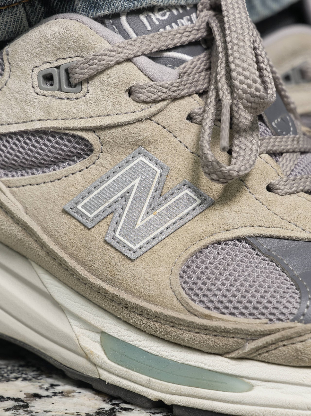 ニューバランスのスニーカーのNロゴ