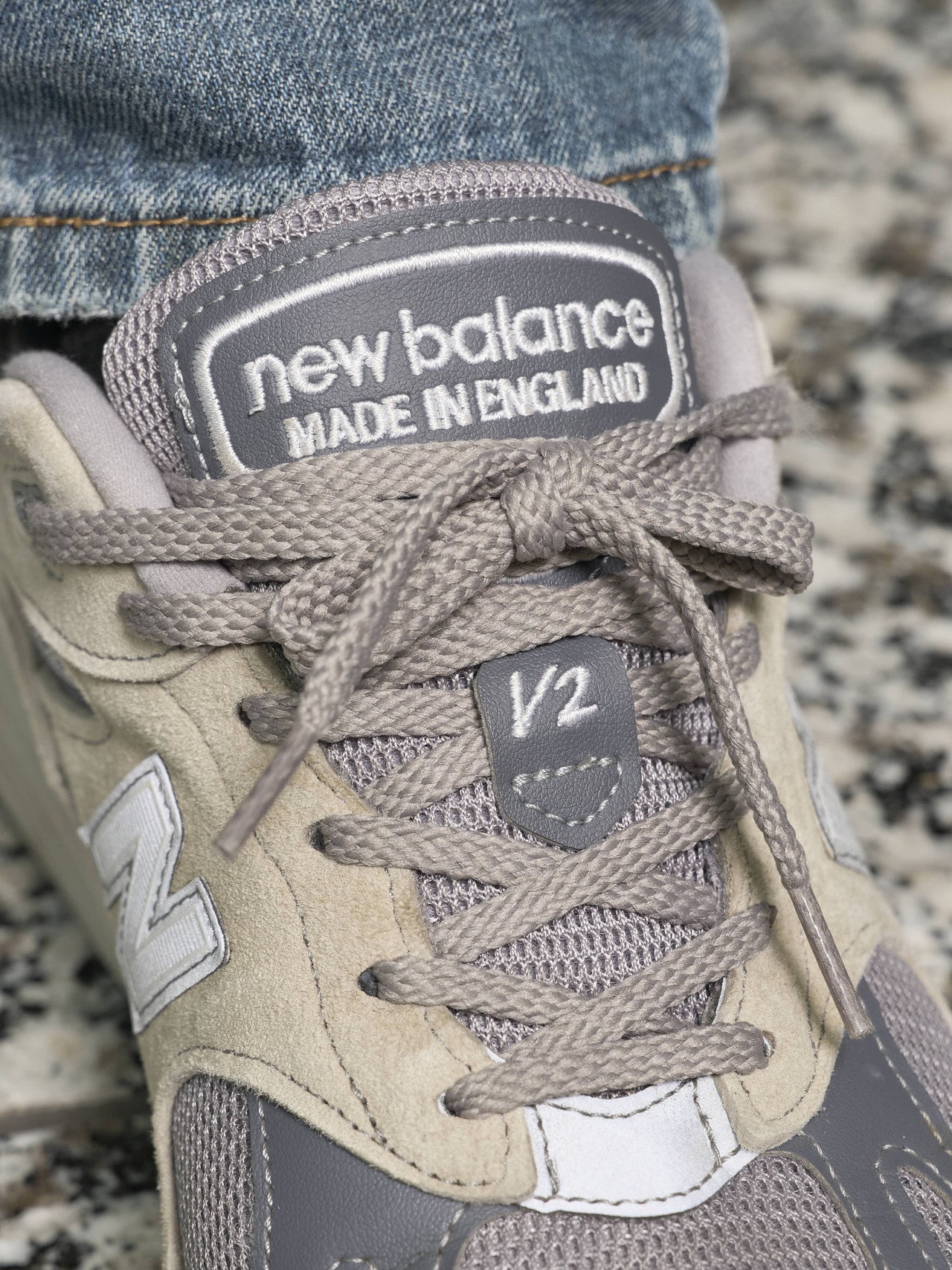 ニューバランスのスニーカーのタン