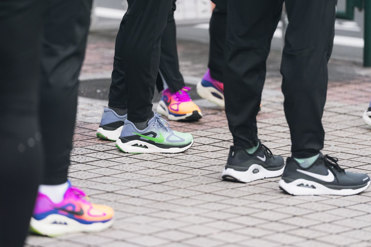 ナイキ ストラクチャー プラス　ナイキ　試着　ランニング　足元