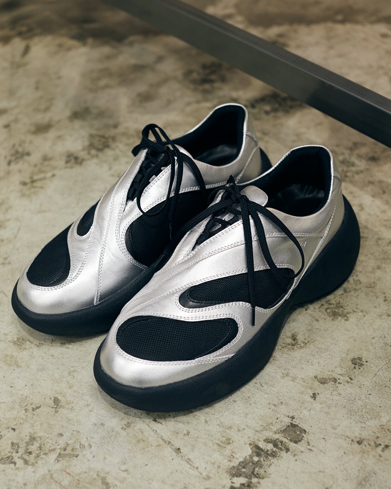 メンズファッションブランドVEINのスニーカー１