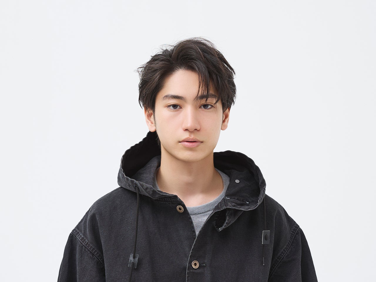 センターパート以外の選択肢に、ラフな7:3分けがちょうどいい理由【東京最旬ヘアカタログ】