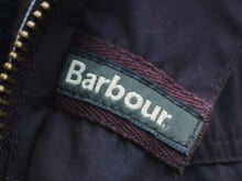 オシャレな人は「バブアー」にクラシックスニーカーを合わせる。レアモデルから定番名品まで買ってよかったジャケットスタイル４選！