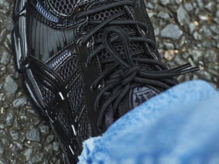 大人気だからこそ「黒いアシックス」で差をつける。オシャレな人が買ってよかった愛用スニーカーと正解着こなし３選！[ASICS]