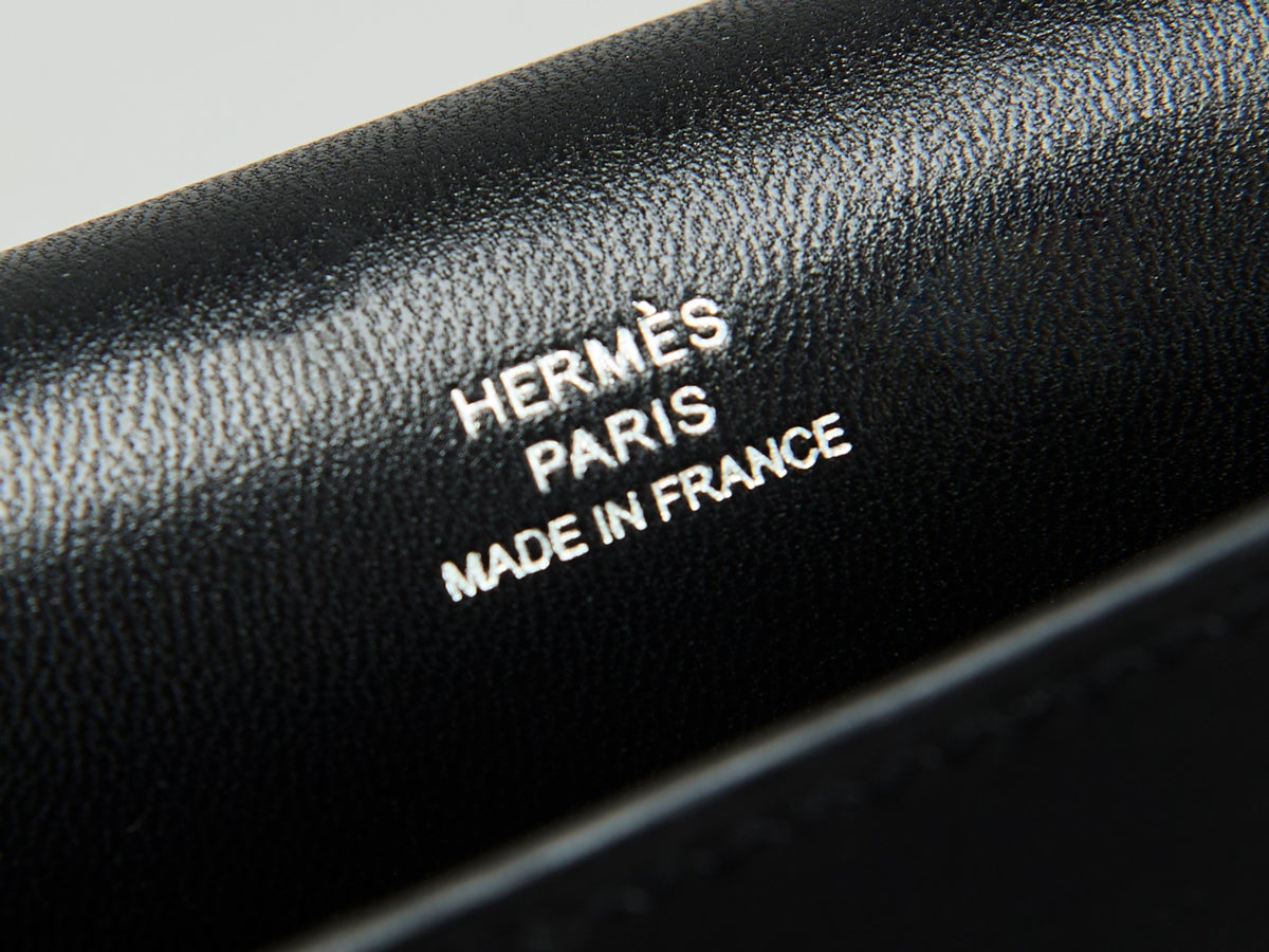 「エルメス」で春に向けて買うべき名作“黒バッグ”！ 手ぶら派でもつい持ちたくなる極上ウォレットバッグに注目！［HERMÈS］