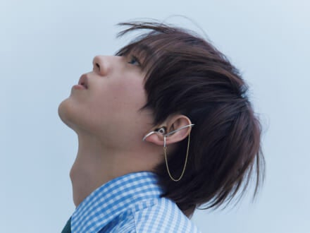 水沢林太郎と、ジュエッテの出会い。耳もとをドラマチックに彩る新感覚のイヤーカフス［meets Jouete! Vol.7］