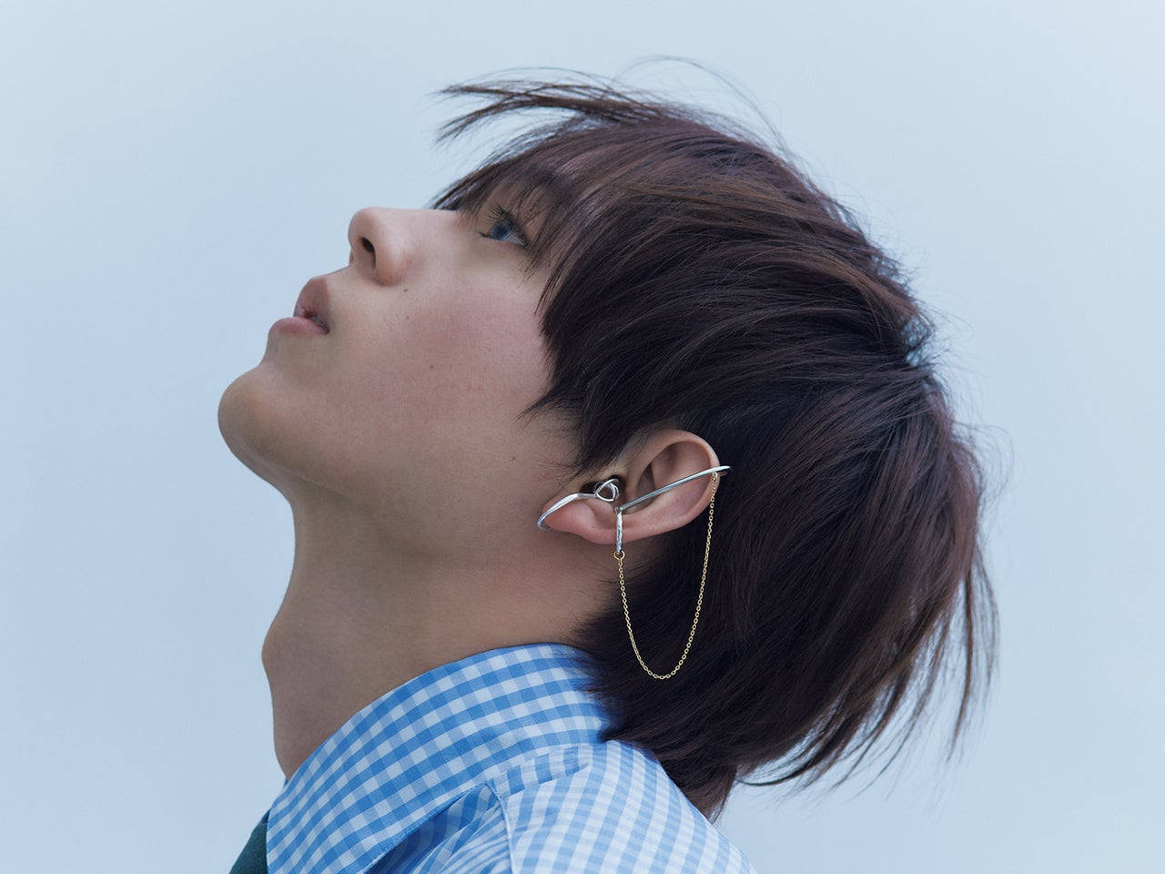 水沢林太郎と、ジュエッテの出会い。耳もとをドラマチックに彩る新感覚のイヤーカフス［meets Jouete! Vol.7］