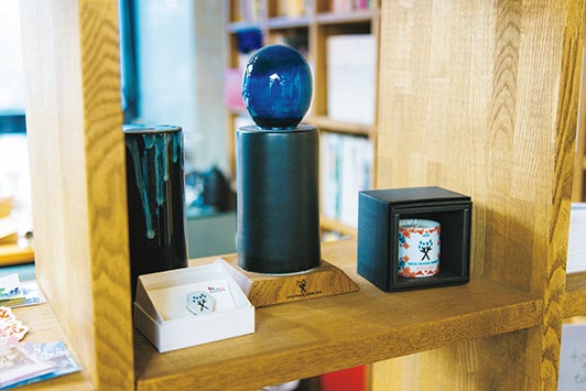 『SAGA DESIGN AWARD』の入賞者に贈られた副賞のレプリカ