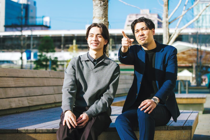 佐賀県庁の古賀大輝さんの職場を訪ねるメンズノンノモデルの松岡光２