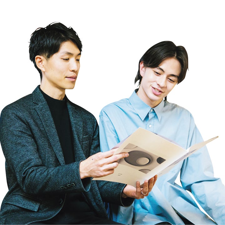 佐賀県庁に勤務するデザインファシリテーターの森貴洋さんと、メンズノンノモデルの松岡光２