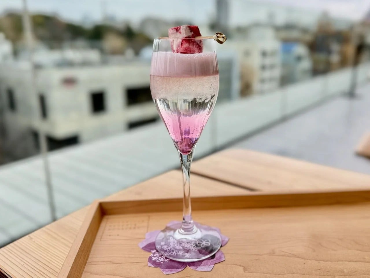 スタバ中目黒メニュー　オススメ「桜 アリュール ストロベリー フィズ(ノンアルコール)」