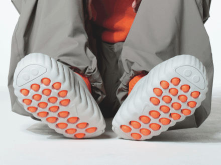 足裏からスイッチを入れる。ナイキ「Mind 001」が提案する、履くマインドフルネス。[Sneakers – 今月のスニーカー]