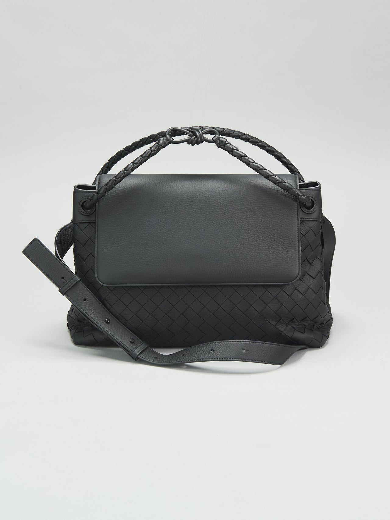 ボッテガ・ヴェネタの黒レザーメッセンジャー/アンディアーモ メッセンジャー バッグ