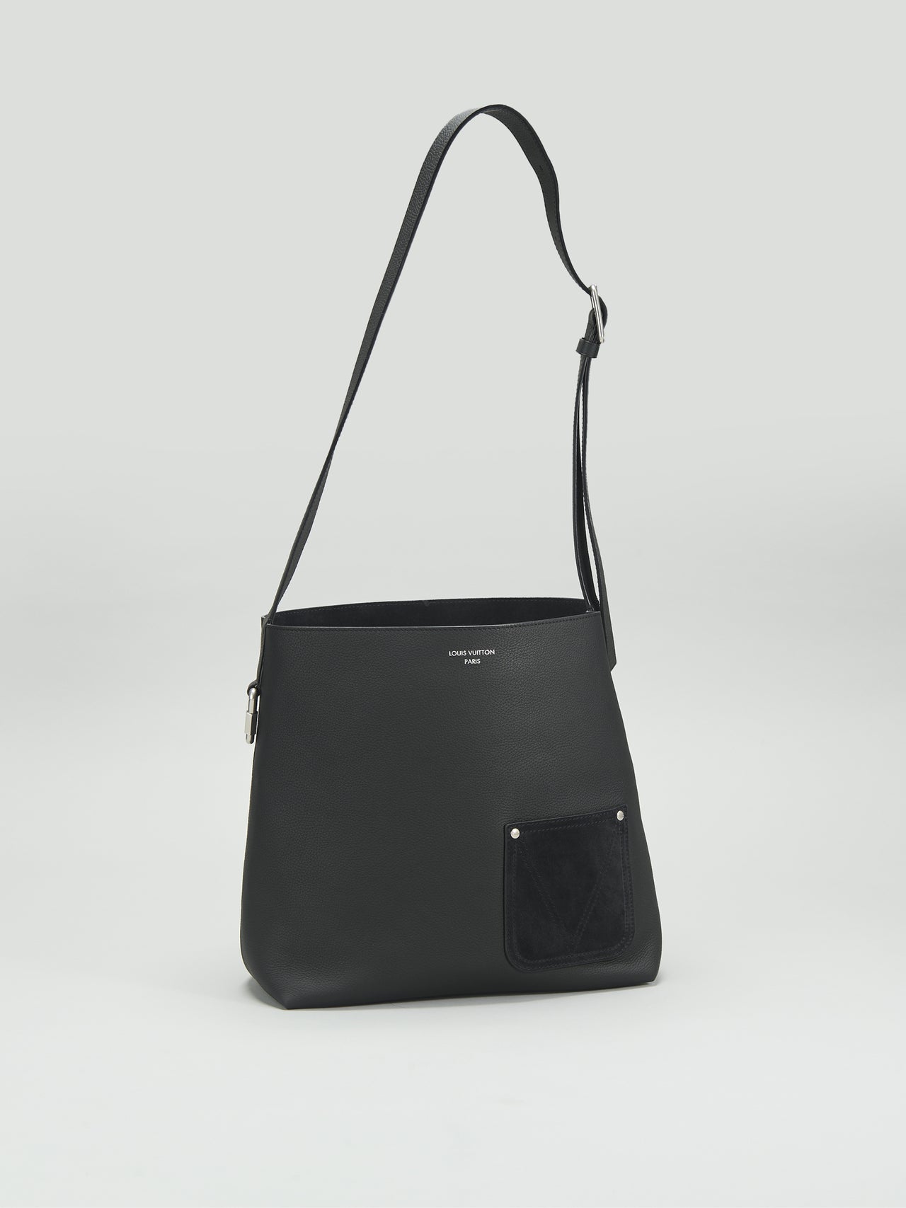 「ルイ・ヴィトン」で春に向けて買うべき新作&ldquo;黒レザーバッグ&rdquo;ヴェルソ･トート