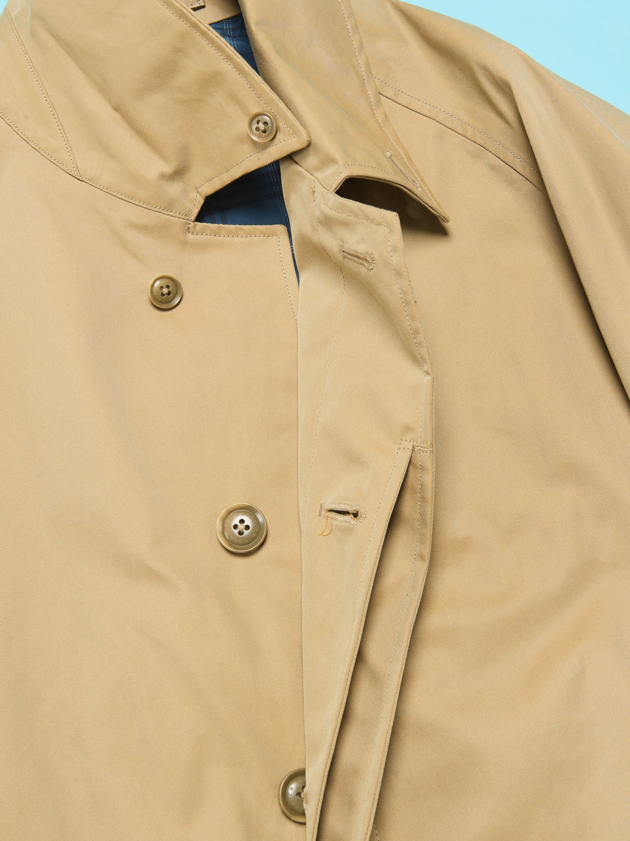 ナナミカのゴアテックスコート／2L Cotton  GORE-TEX Balmacaan Coatのフロントボタン