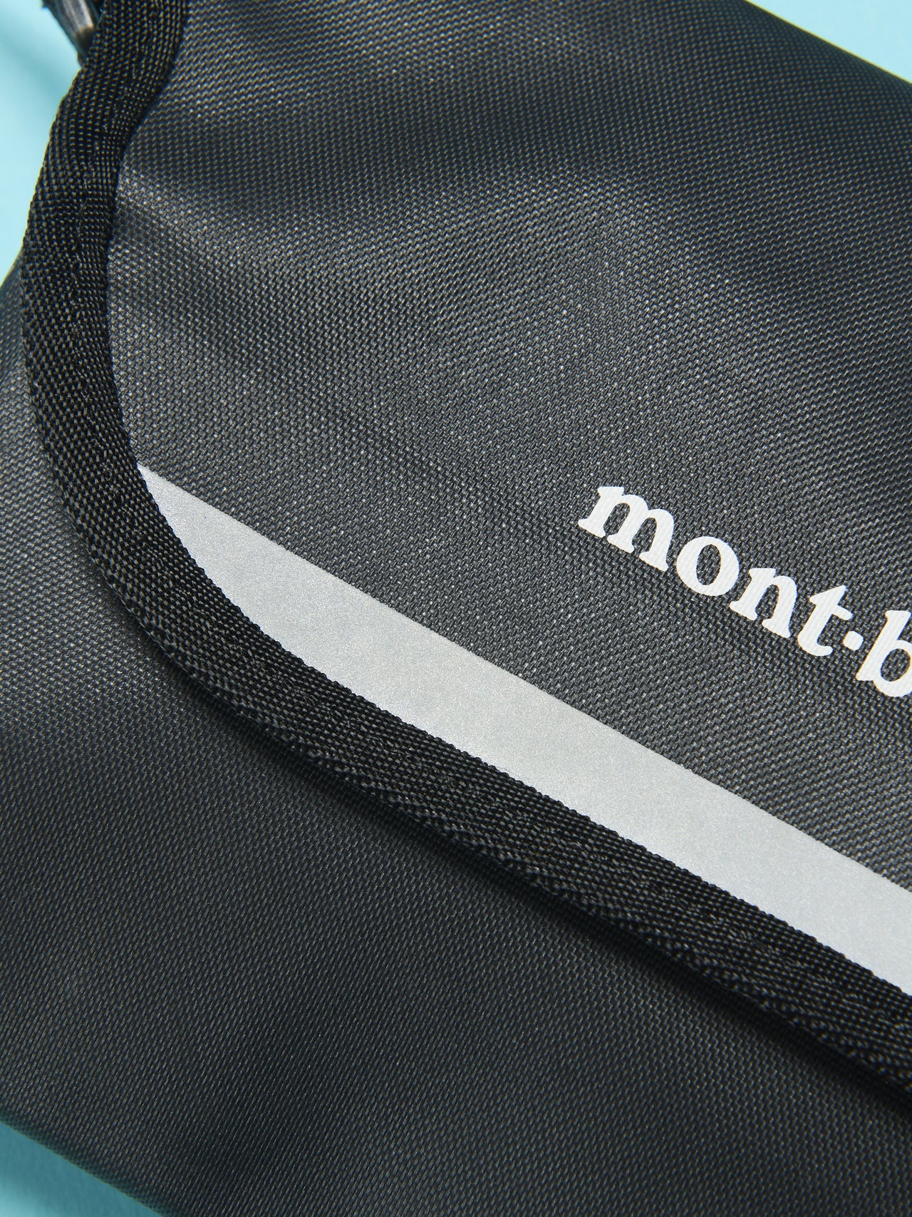 モンベルのドライショルダー S バッグのフラップ