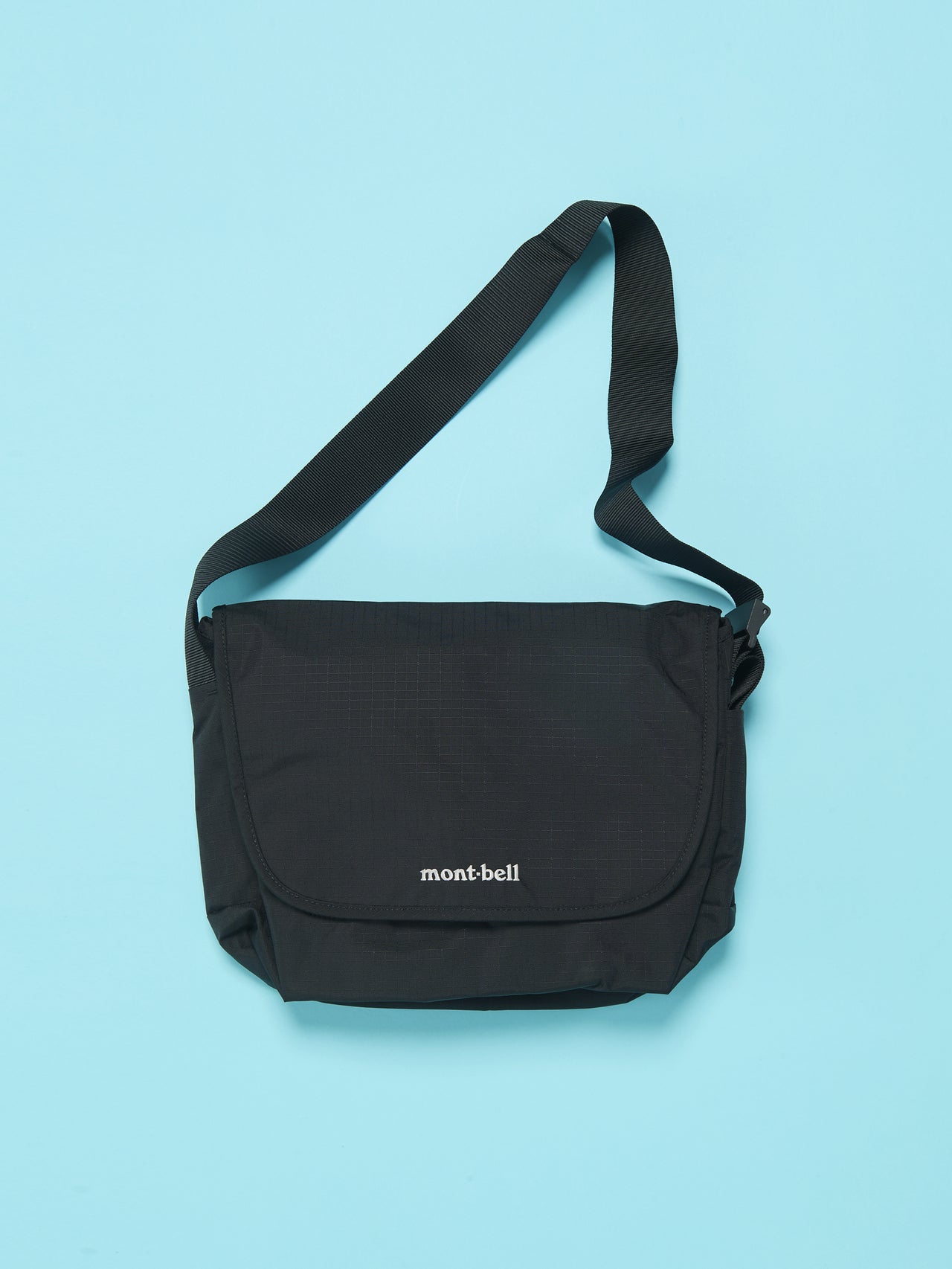 モンベルのベルニナフラップショルダー M バッグ