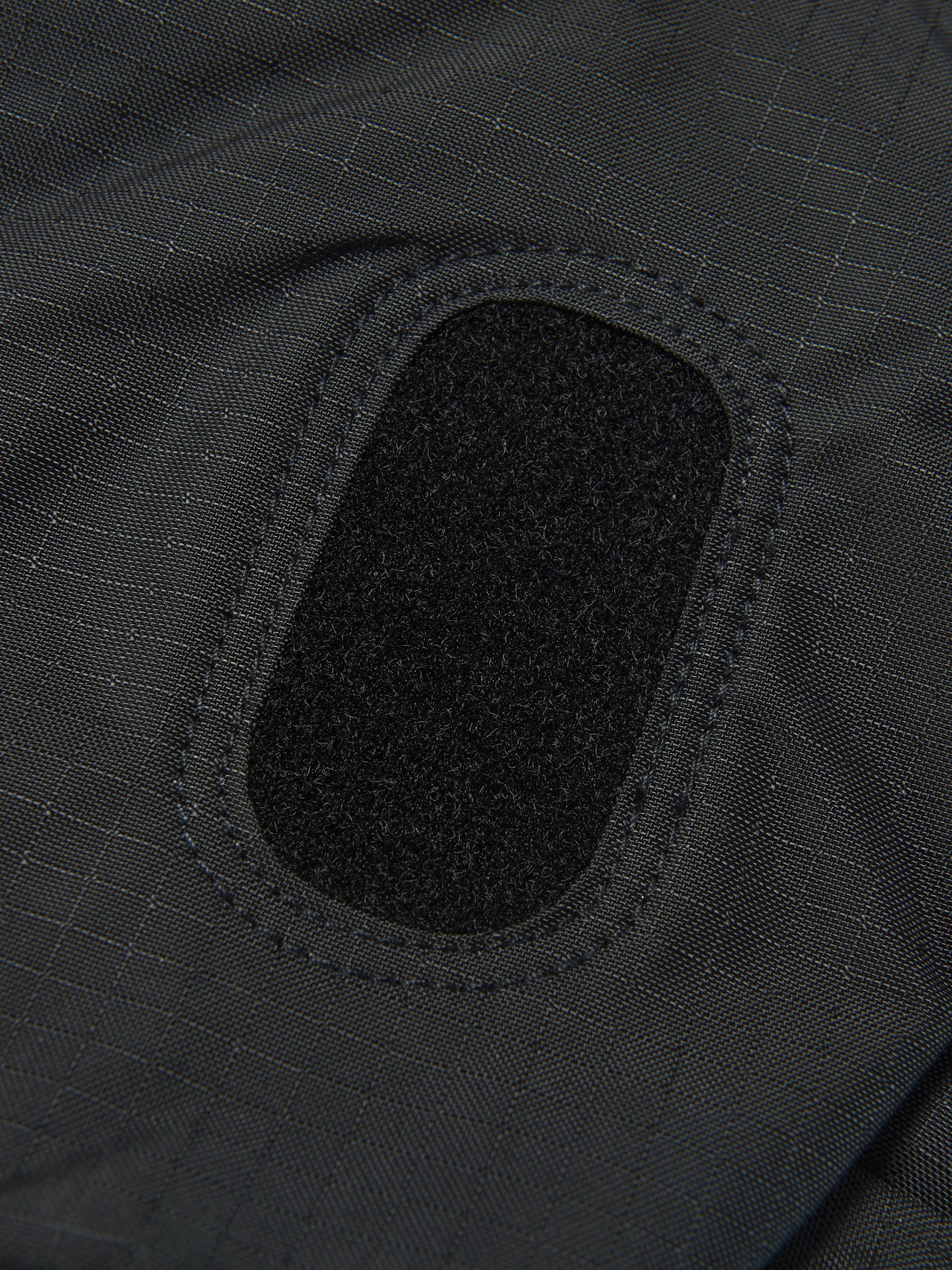 モンベルのベルニナフラップショルダー M バッグのフラップの面ファスナー