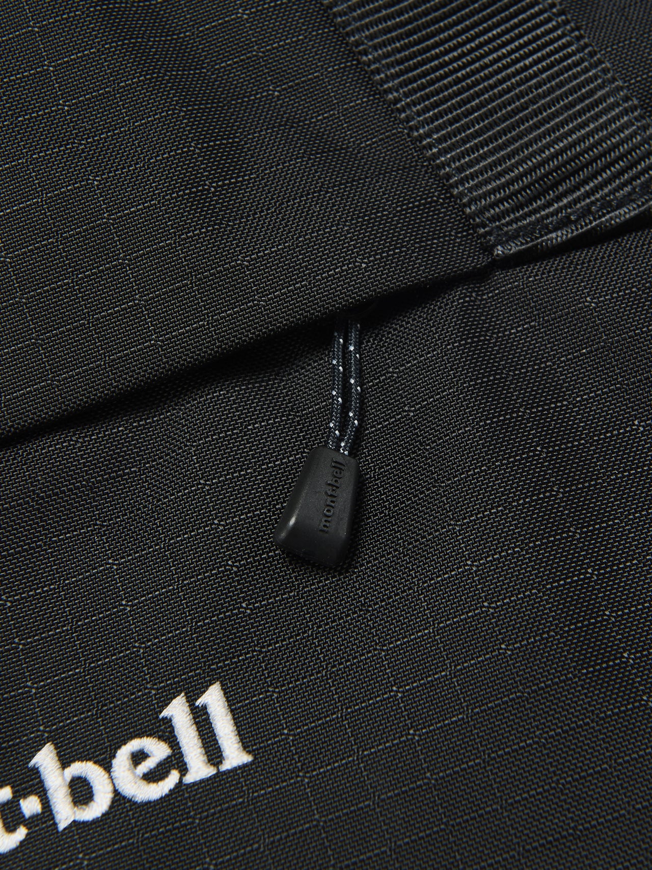 モンベルのベルニナトート M バッグのフラップのフロントポケット