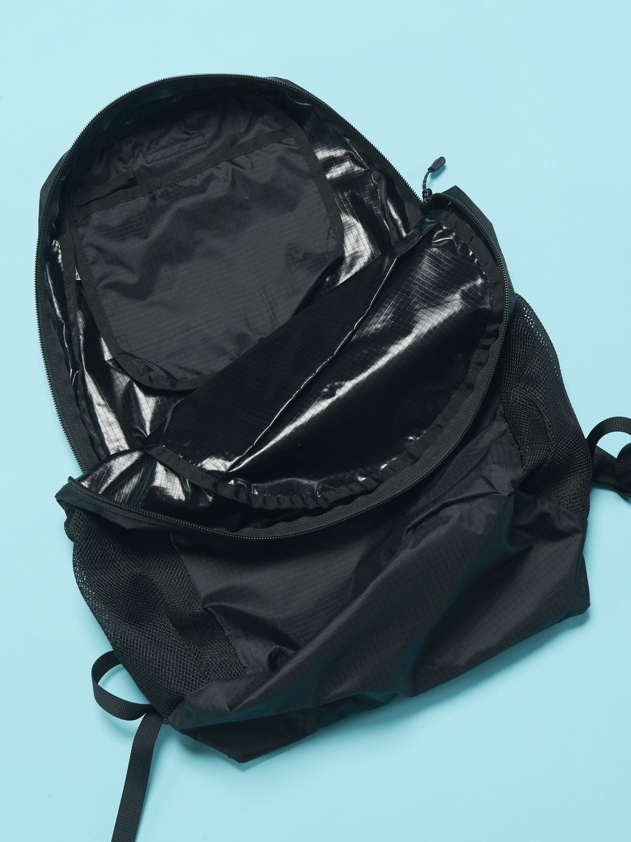 モンベルのポケッタブル ライトパック 15 バッグのメインコンパートメント