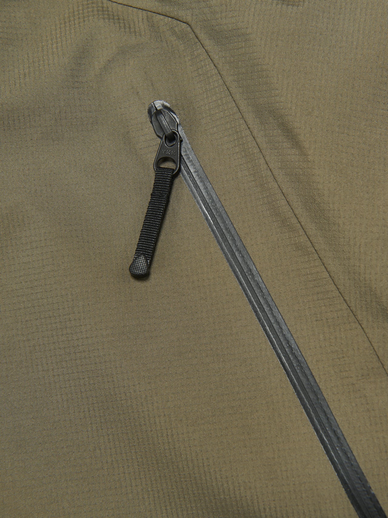 ゴールドウインのゴアテックススリーレイヤージャケットの止水ジップ