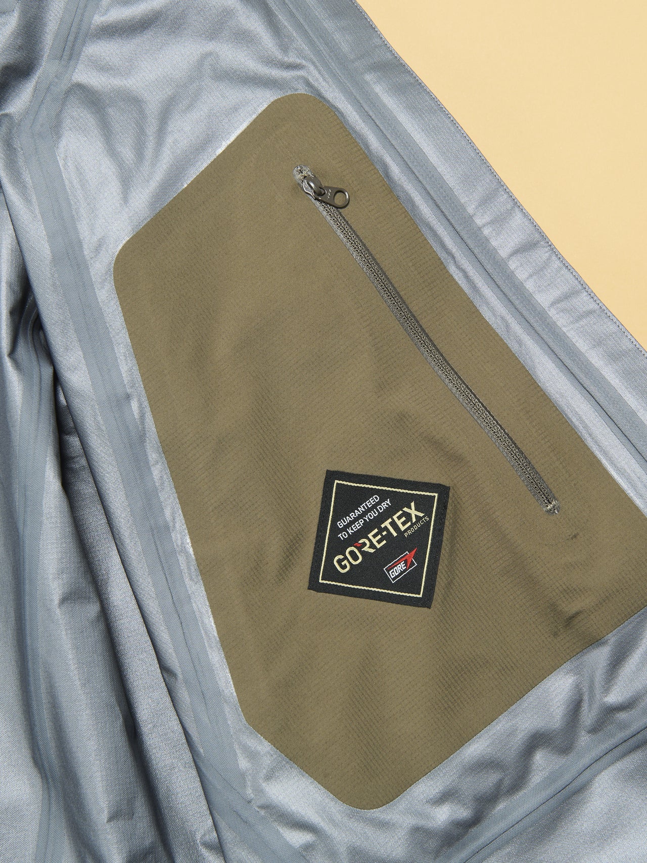 ゴールドウインのゴアテックススリーレイヤージャケットの裏地ロゴ
